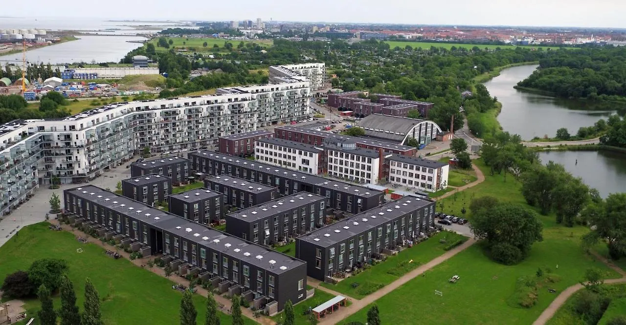 3 Bedroom Apartment At Margretheholmsvej With Balcony Near The Opera House And The City Center Copenhagen