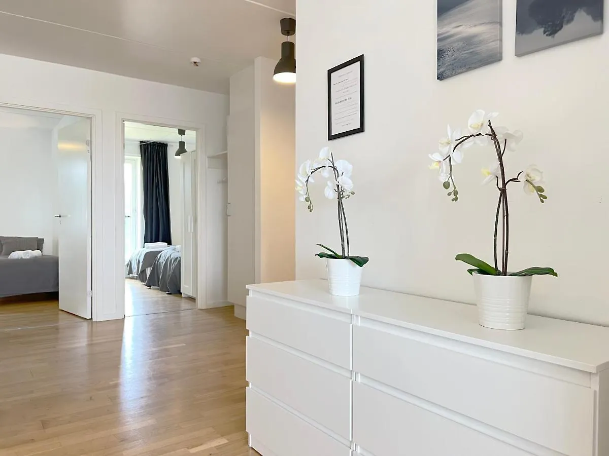 3 Bedroom Apartment At Margretheholmsvej With Balcony Near The Opera House And The City Center Copenhagen 0*,
